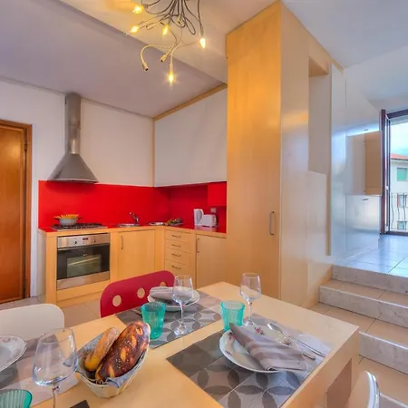 Sweet Escape Center - Happy Apartment